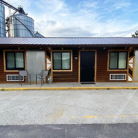 Hansen Inn & Cabins Wall Bagian luar foto